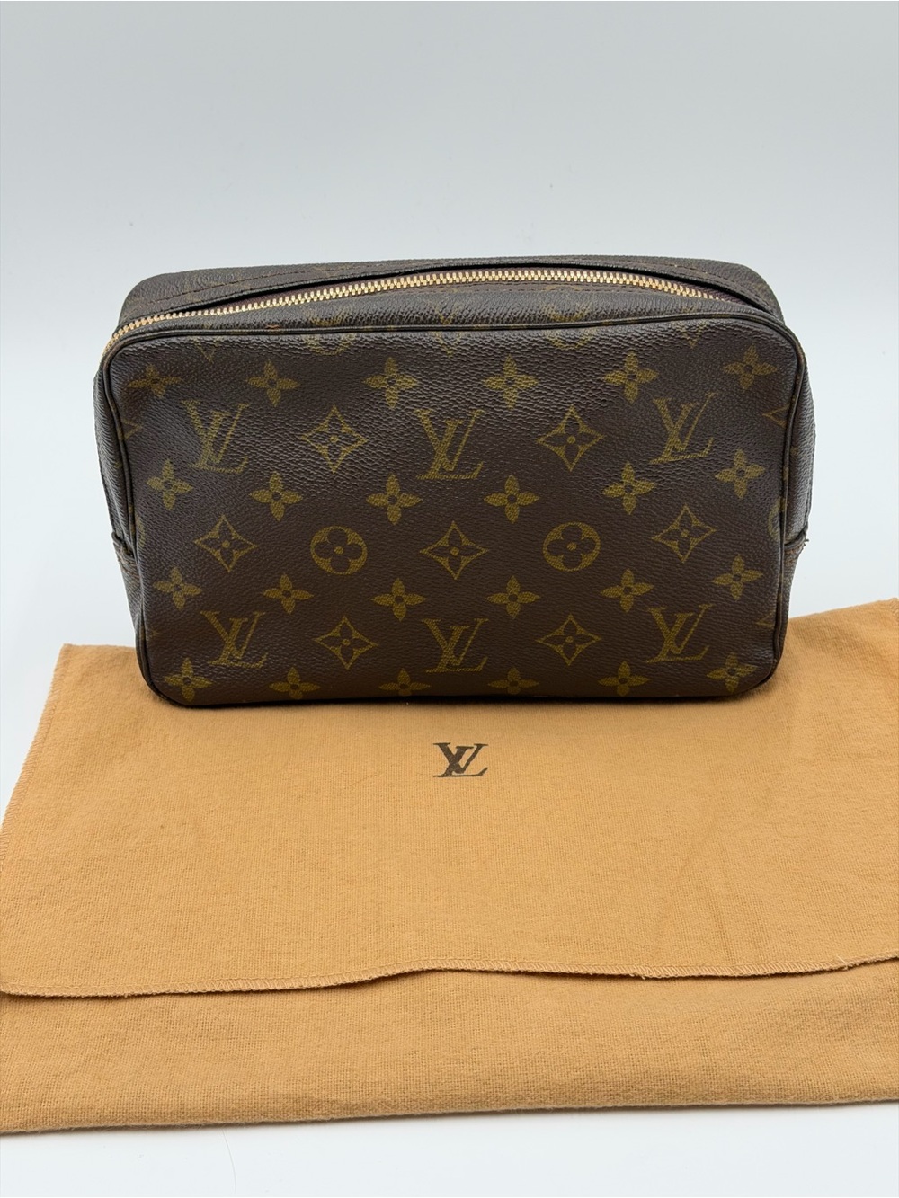 Louis Vuitton Monogram Trousse 23 Toiletry Pouch W/Dust Bag Very Good Condition